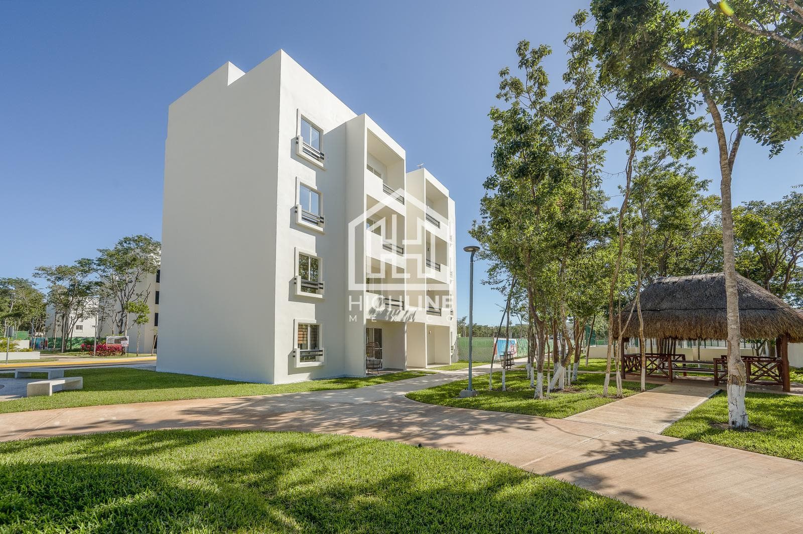 APARTMENT FOR SALE IN PLAYA DEL CARMEN: 2 BEDROOMS, POOL, GREAT OPPORTUNITY