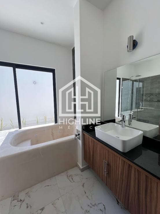 HOUSE FOR SALE IN CANCUN, RESIDENCIAL RIO—3 BEDROOMS