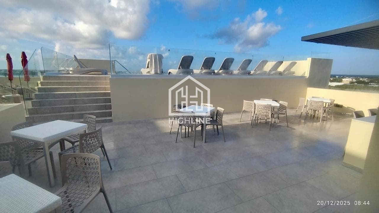 Apartment for Sale in Playa del Carmen, with a balcony, pool, and gym.