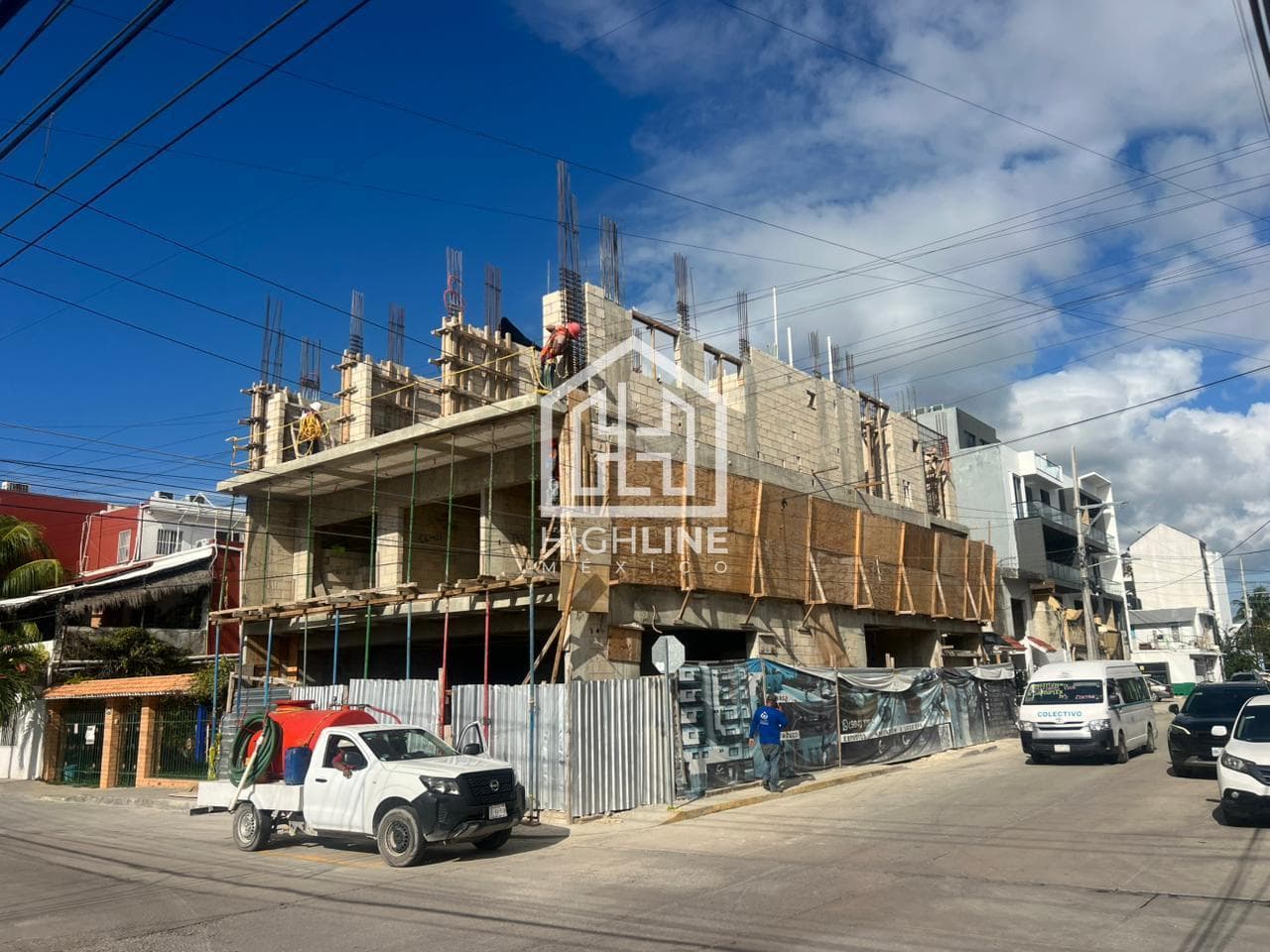 APARTMENT FOR SALE IN PLAYA DEL CARMEN, 3 MINUTES FROM THE BEACH