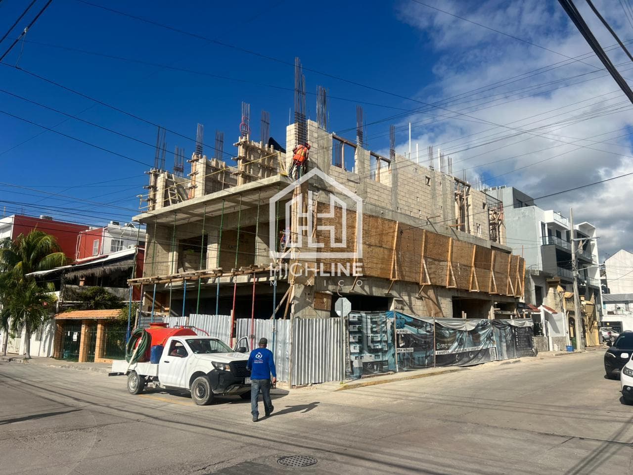 APARTMENT FOR SALE IN PLAYA DEL CARMEN, 3 MINUTES FROM THE BEACH
