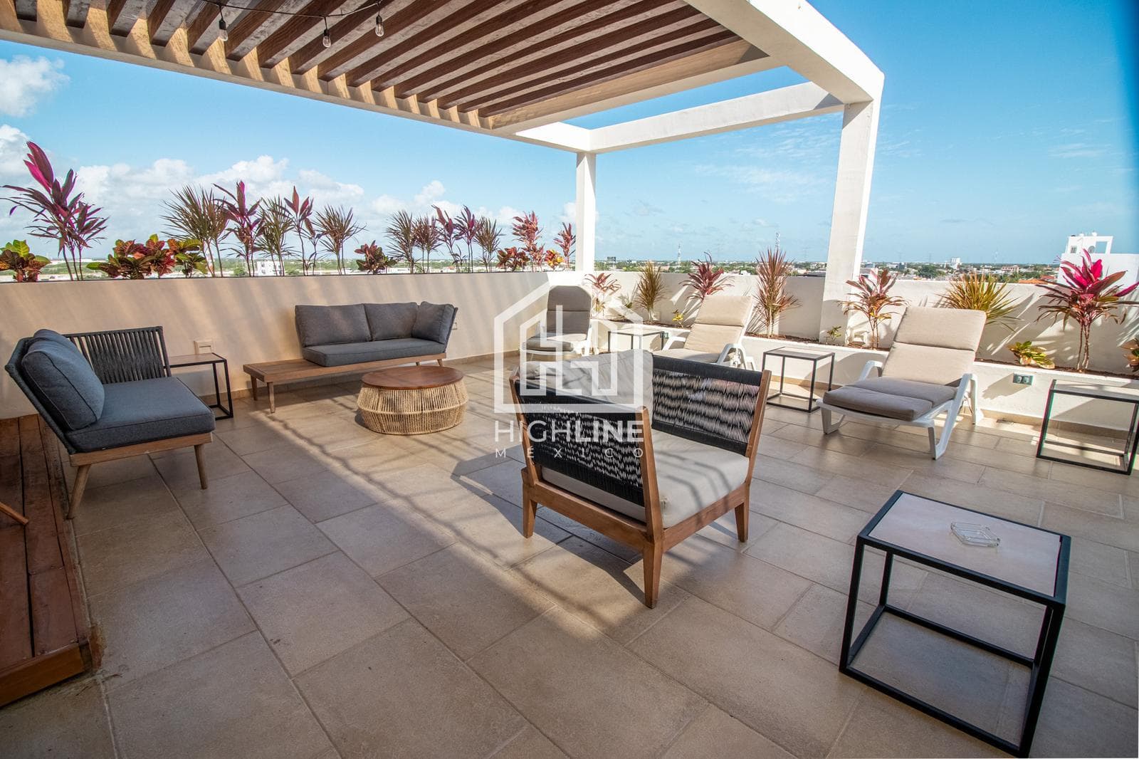 ONE-BEDROOM APARTMENT FOR SALE IN PLAYA DEL CARMEN