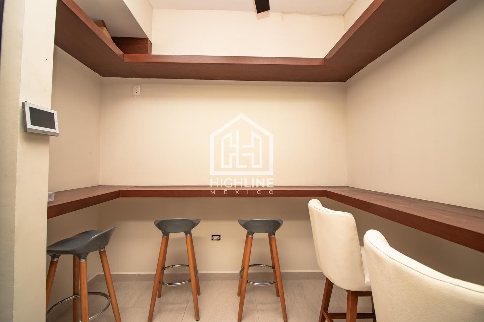 ONE-BEDROOM APARTMENT FOR SALE IN PLAYA DEL CARMEN