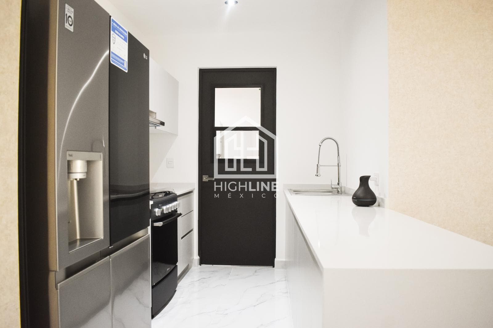 2-BEDROOM APARTMENT FOR SALE IN CANCUN, SOUTH AREA—AVAILABLE IMMEDIATELY