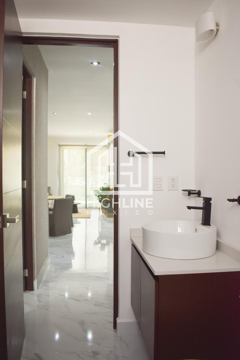 2-BEDROOM APARTMENT FOR SALE IN CANCUN, SOUTH AREA—AVAILABLE IMMEDIATELY
