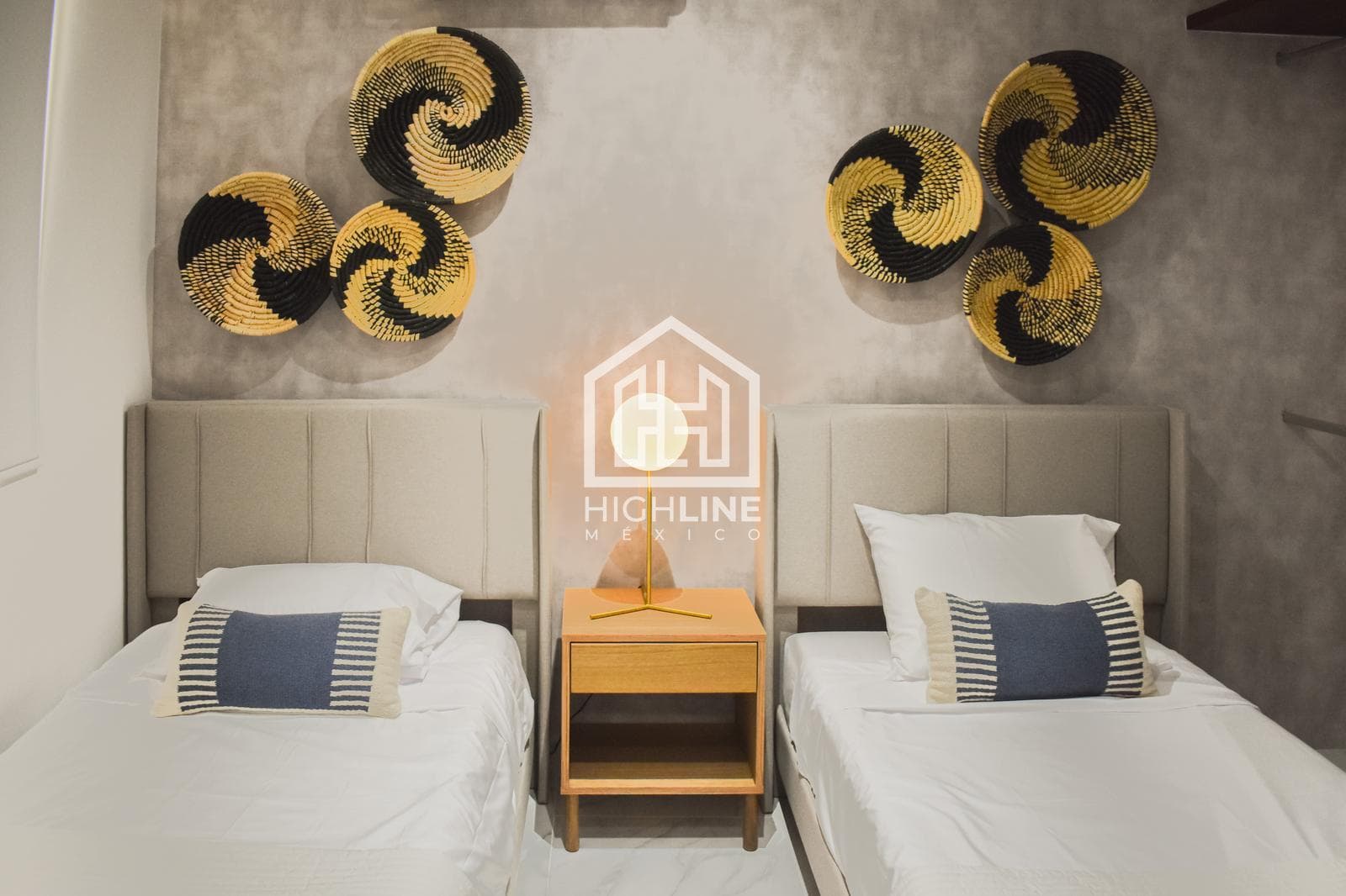 2-BEDROOM APARTMENT FOR SALE IN CANCUN, SOUTH AREA—AVAILABLE IMMEDIATELY