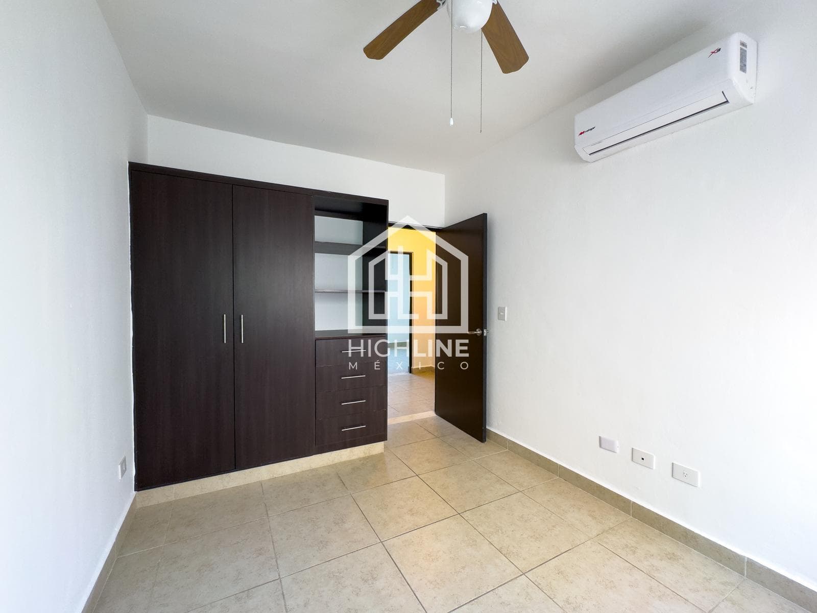 HOUSE / FOR SALE / 3 BEDROOMS / POOL AND GARDEN