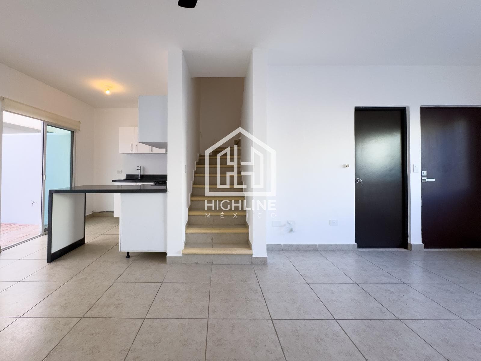 HOUSE / FOR SALE / 3 BEDROOMS / POOL AND GARDEN