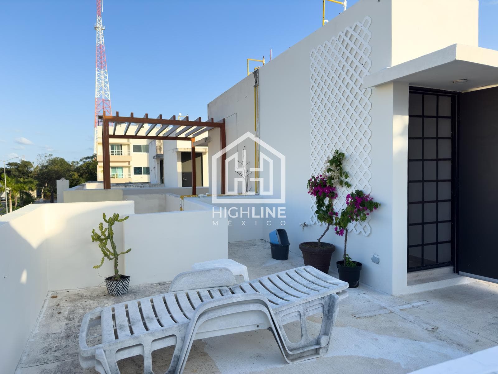 HOUSE / FOR SALE / 3 BEDROOMS / POOL AND GARDEN