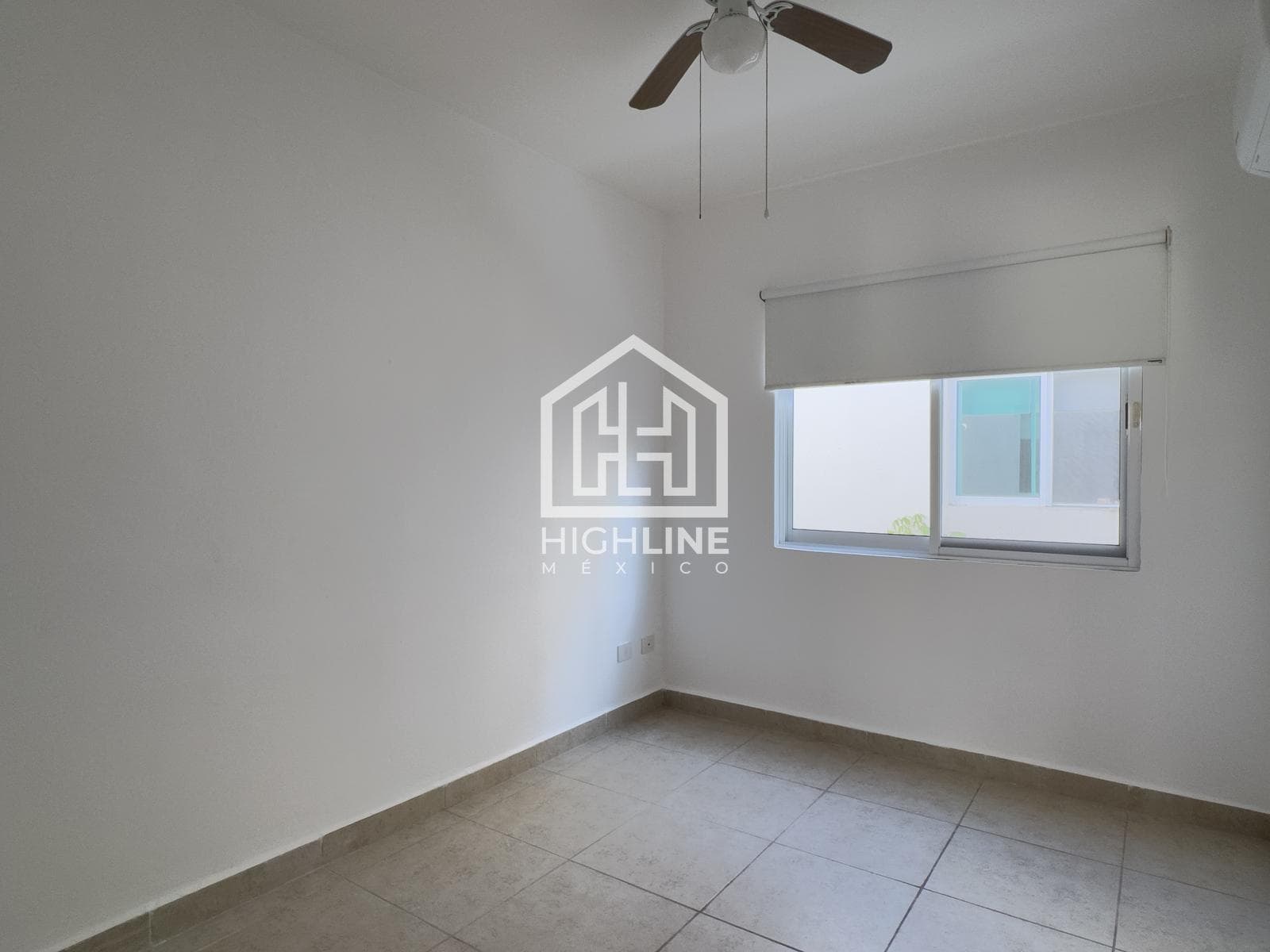 HOUSE / FOR SALE / 3 BEDROOMS / POOL AND GARDEN