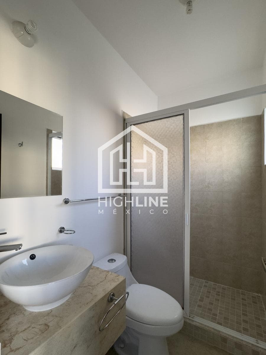 HOUSE / FOR SALE / 3 BEDROOMS / POOL AND GARDEN