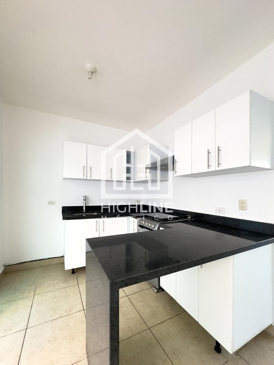 HOUSE / FOR SALE / 3 BEDROOMS / POOL AND GARDEN