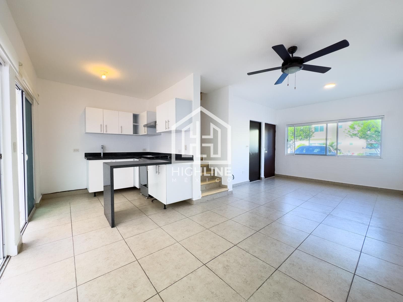 HOUSE / FOR SALE / 3 BEDROOMS / POOL AND GARDEN