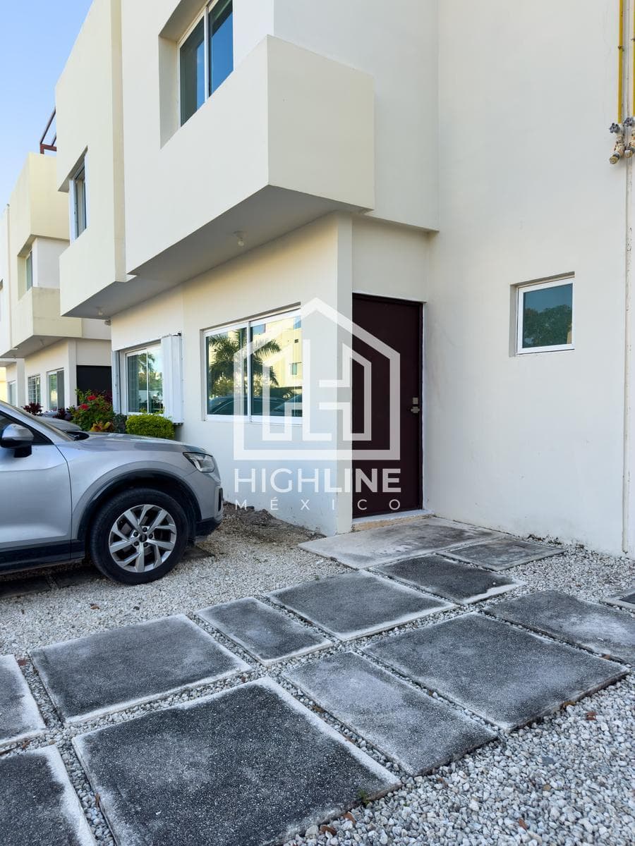 HOUSE / FOR SALE / 3 BEDROOMS / POOL AND GARDEN