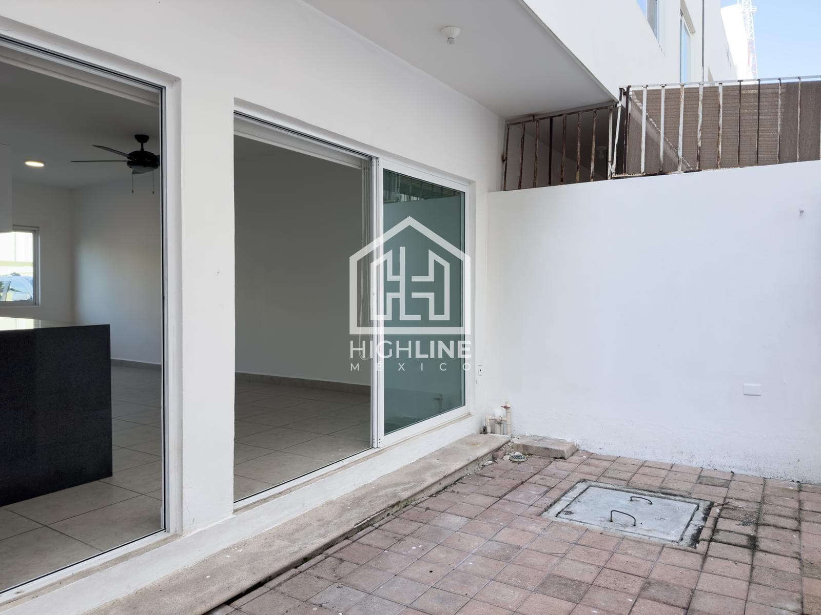 HOUSE / FOR SALE / 3 BEDROOMS / POOL AND GARDEN