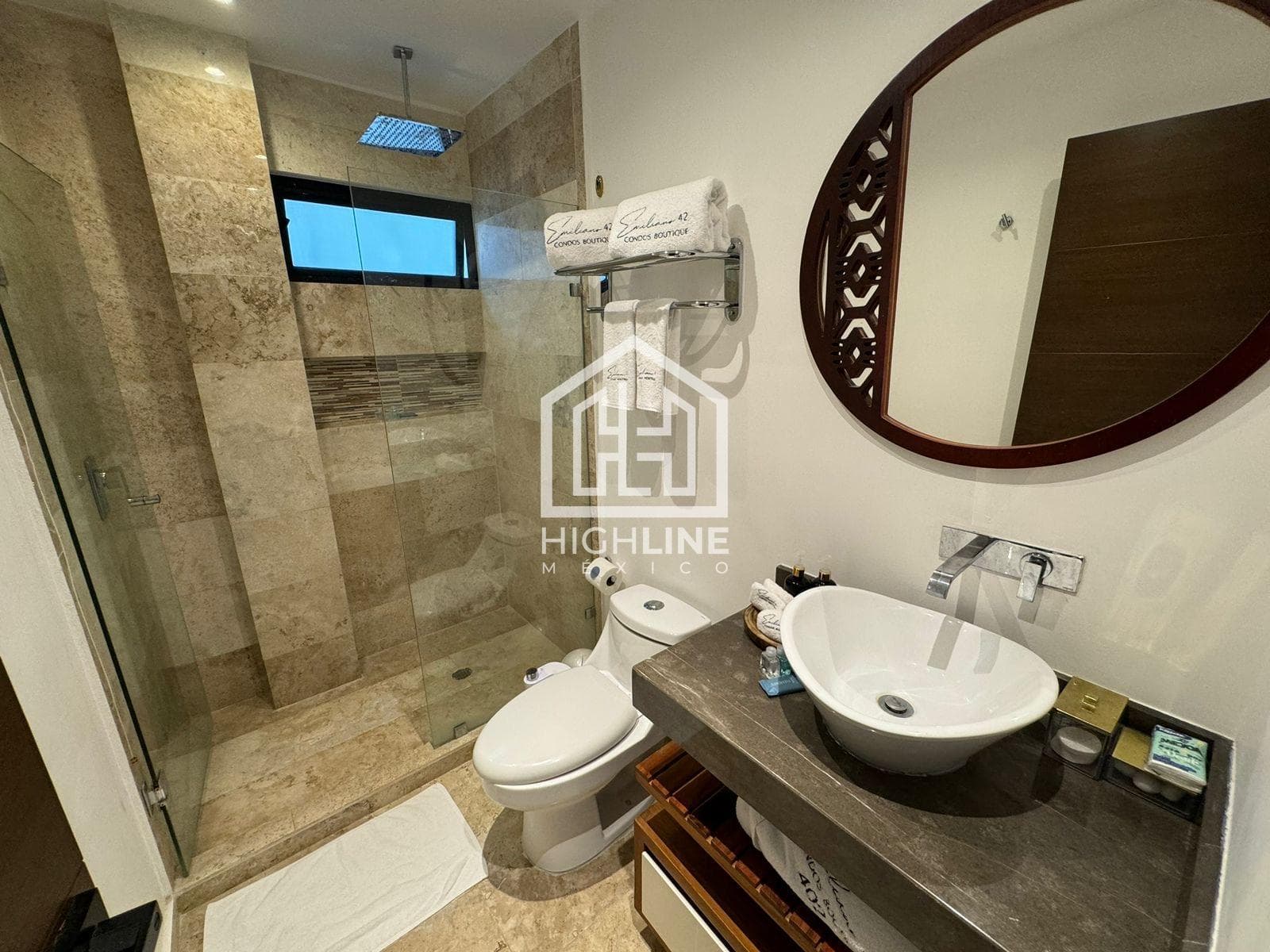 1-BEDROOM APARTMENT / JUST STEPS FROM THE OCEAN / AVAILABLE IMMEDIATELY / PLAYA DEL CARMEN / ROI.