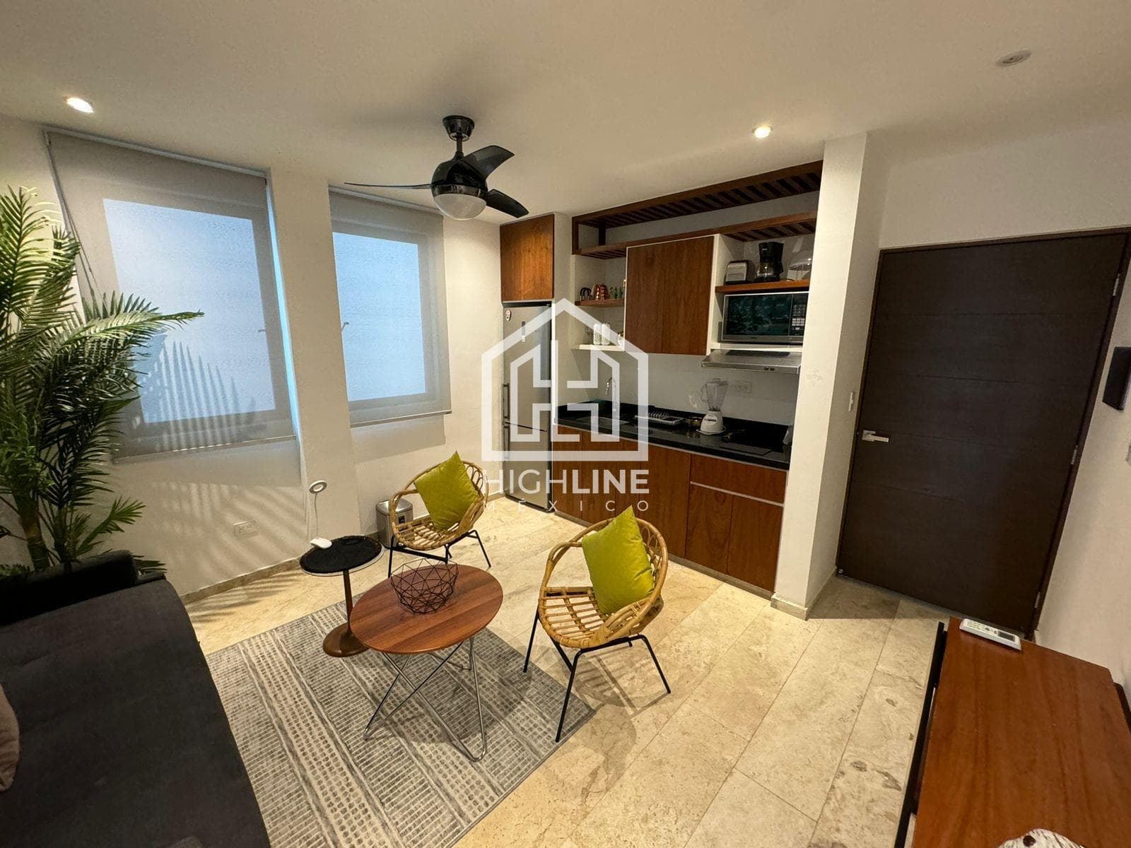 1-BEDROOM APARTMENT / JUST STEPS FROM THE OCEAN / AVAILABLE IMMEDIATELY / PLAYA DEL CARMEN / ROI.