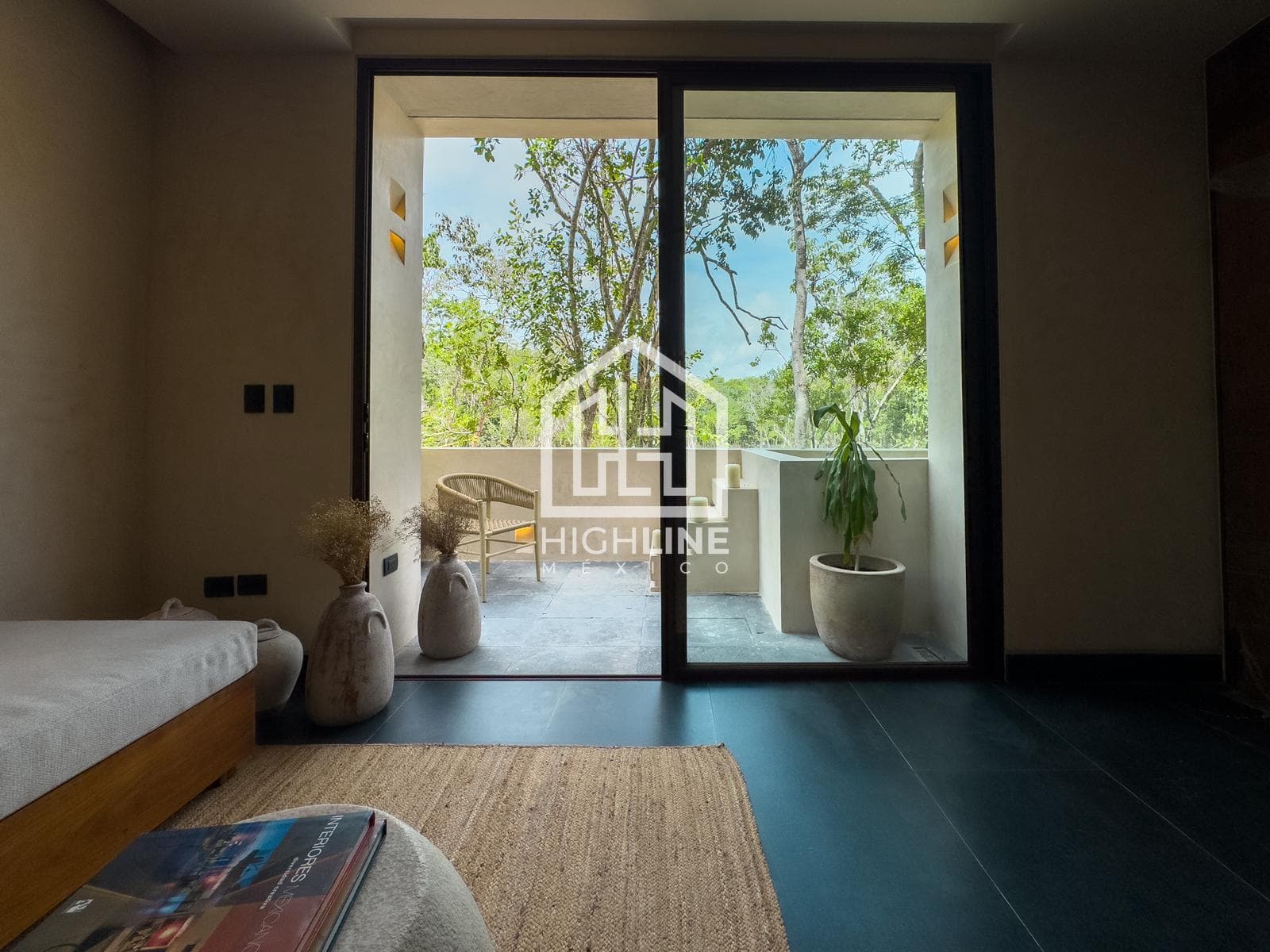 Studio Apartment in Tulum on Kukulkán Avenue with 2 Pools and a Gym