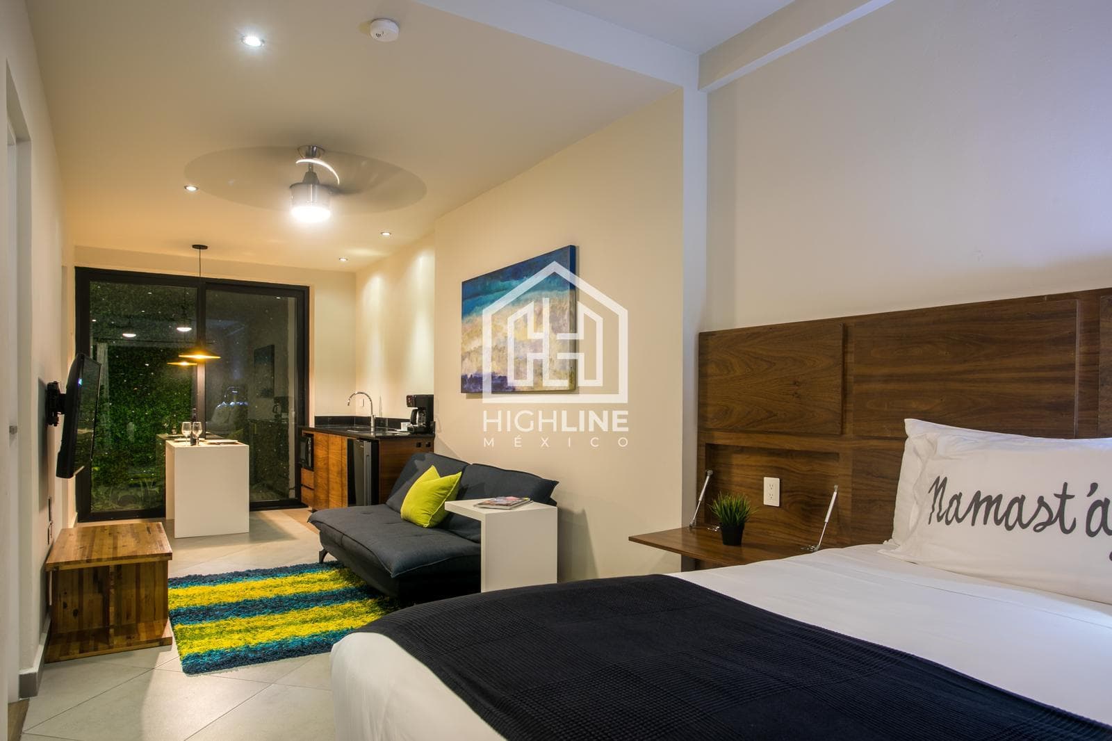 STUDIO APARTMENT WITH BALCONY FOR SALE. FULLY EQUIPPED AND FURNISHED. PLAYA DEL CARMEN. AVAILABLE IMMEDIATELY