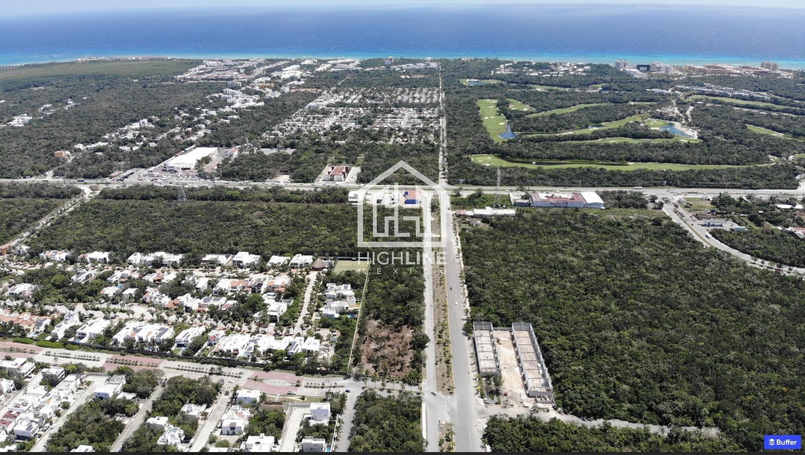 2-BEDROOM APARTMENT FOR SALE IN PLAYA DEL CARMEN WITH A POOL AND GYM NEAR THE OCEAN