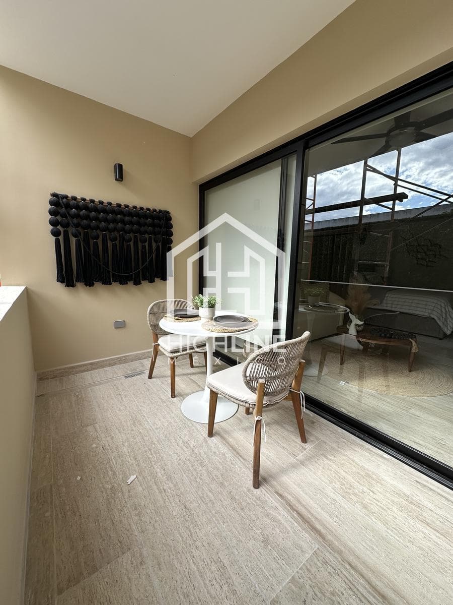 1-BEDROOM APARTMENT / FOR SALE / JUST A FEW STREETS FROM THE OCEAN / TURNKEY / ROI