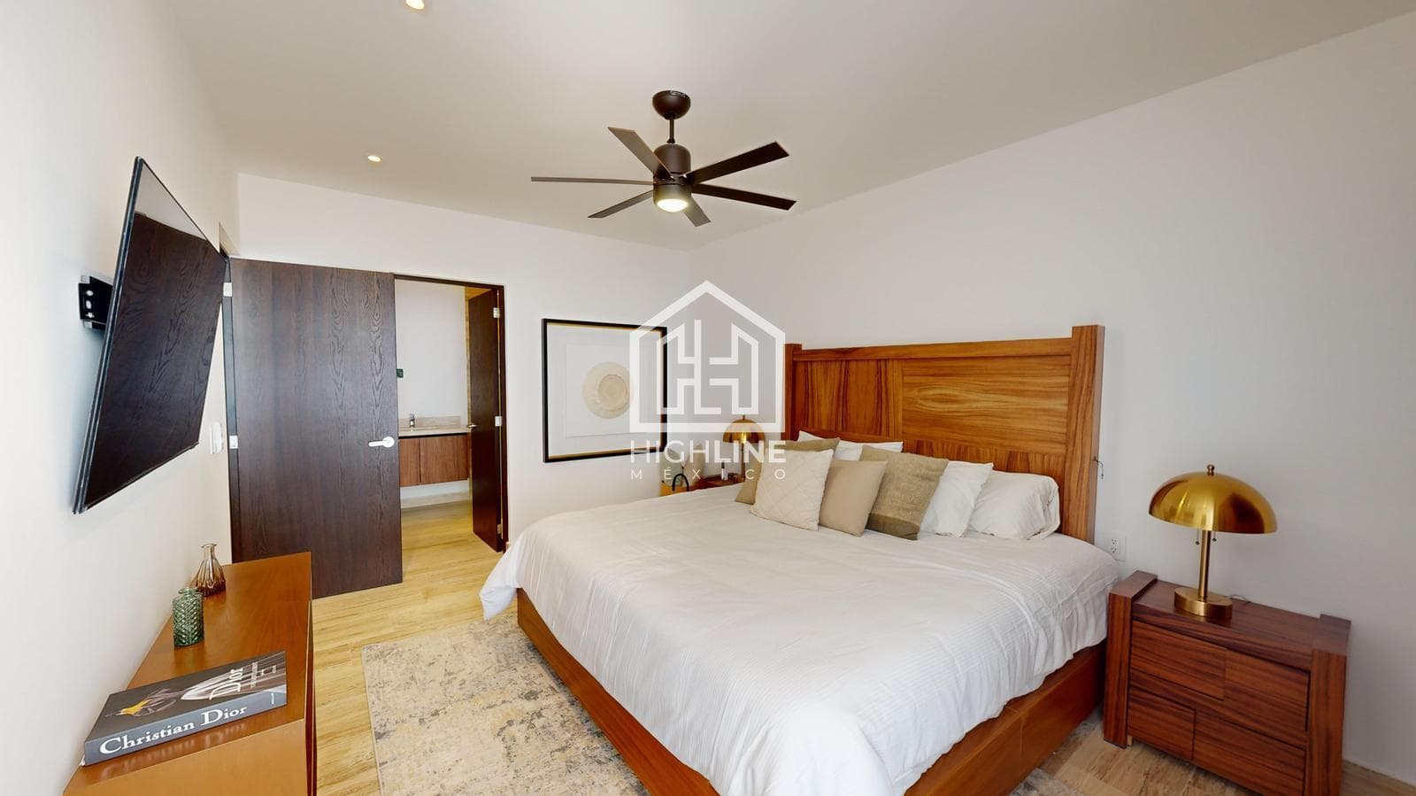 1-BEDROOM APARTMENT / 5 BLOCKS FROM THE OCEAN / GREAT OPPORTUNITY / APPRECIATION POTENTIAL / PREMIUM AMENITIES / HIGH RETURNS.