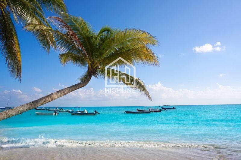 Apartment for sale in Playa del Carmen, just steps from the beach, with a pool.