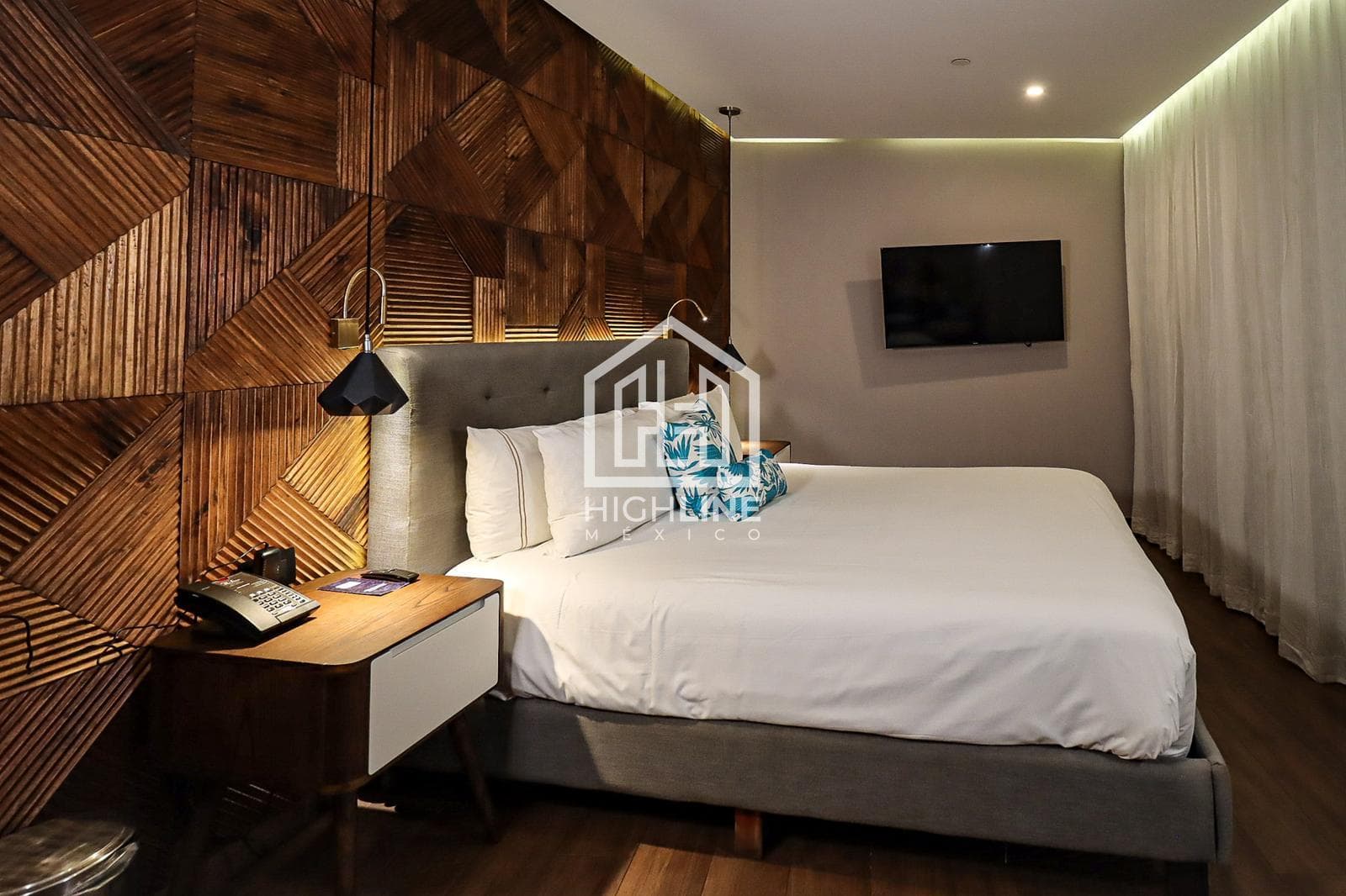 APARTMENT FOR SALE / JUST STEPS FROM THE BEACH / CONDO-HOTEL WITH A PROVEN TRACK RECORD / ROI