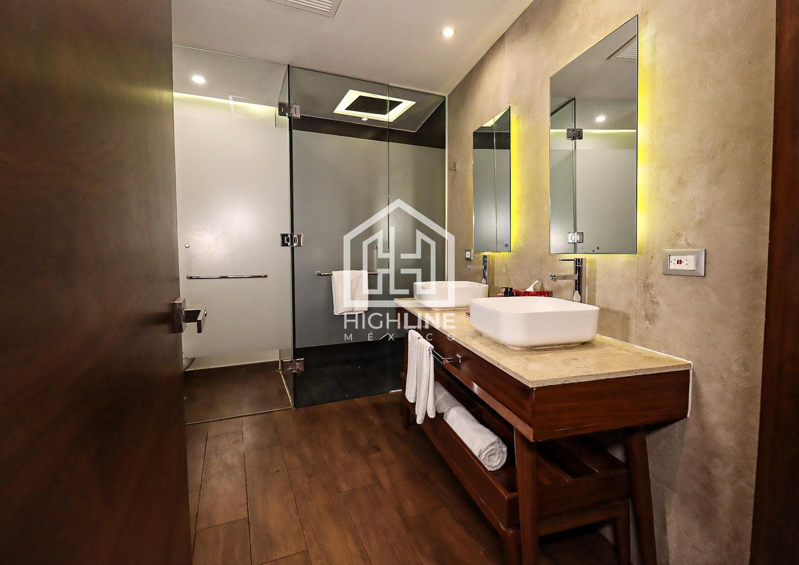 APARTMENT FOR SALE / JUST STEPS FROM THE BEACH / CONDO-HOTEL WITH A PROVEN TRACK RECORD / ROI