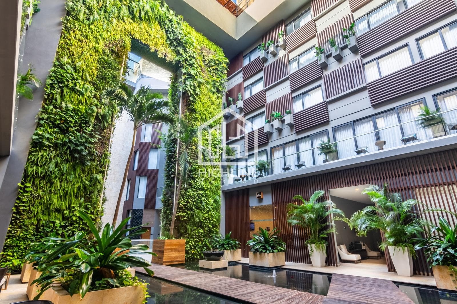 APARTMENT FOR SALE / JUST STEPS FROM THE BEACH / CONDO-HOTEL WITH A PROVEN TRACK RECORD / ROI