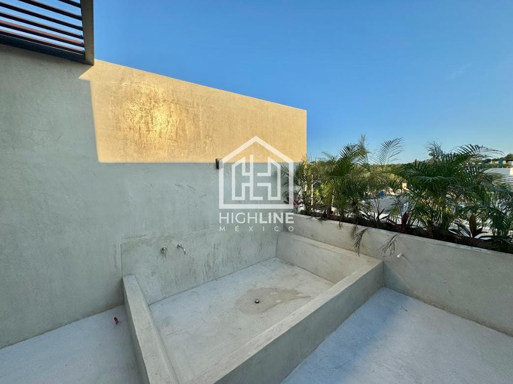 For sale: 82-square-meter studio-style penthouse in Region 15, Tulum, 7 minutes from the beach