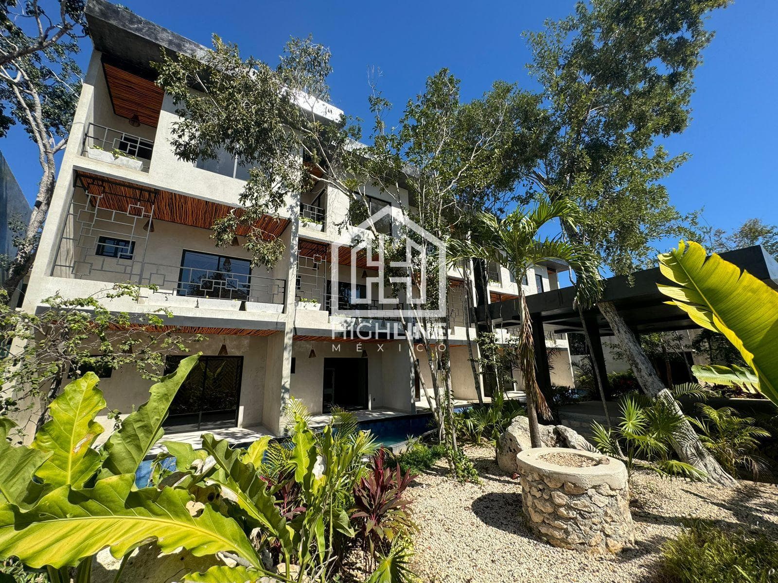 For sale: 82-square-meter studio-style penthouse in Region 15, Tulum, 7 minutes from the beach