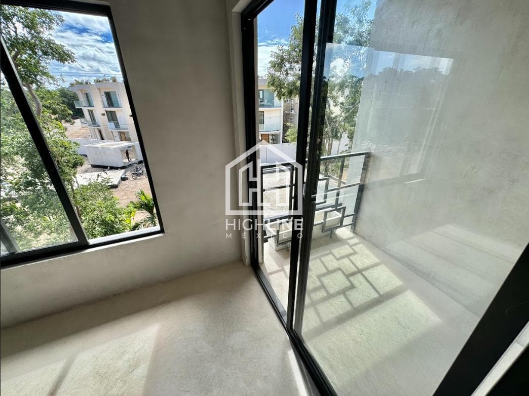 For sale: 82-square-meter studio-style penthouse in Region 15, Tulum, 7 minutes from the beach
