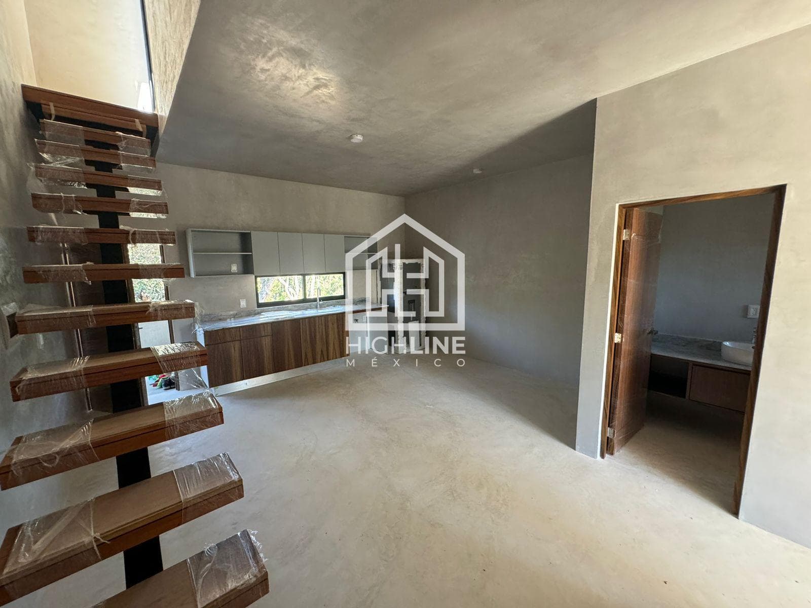 For sale: 82-square-meter studio-style penthouse in Region 15, Tulum, 7 minutes from the beach