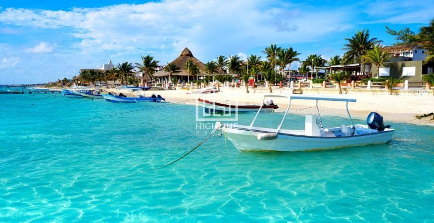 1-BEDROOM APARTMENT FOR SALE IN PLAYA DEL CARMEN WITH AN INFINITY POOL, GYM, AND RESTAURANT