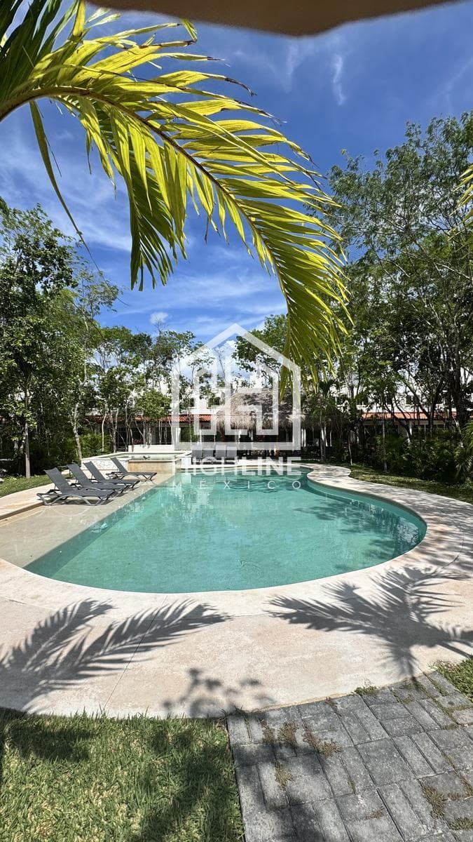 3-Bedroom House for Sale: Rooftop Unit in the Playa del Carmen Residential Area with Pool