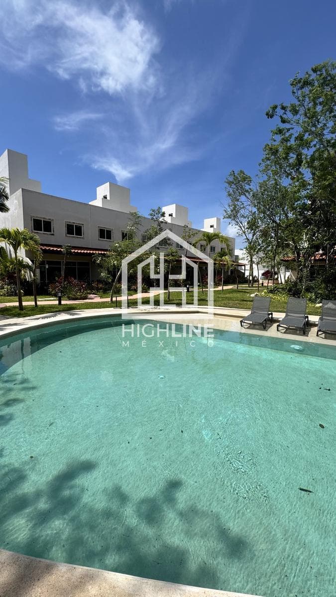 3-Bedroom House for Sale: Rooftop Unit in the Playa del Carmen Residential Area with Pool