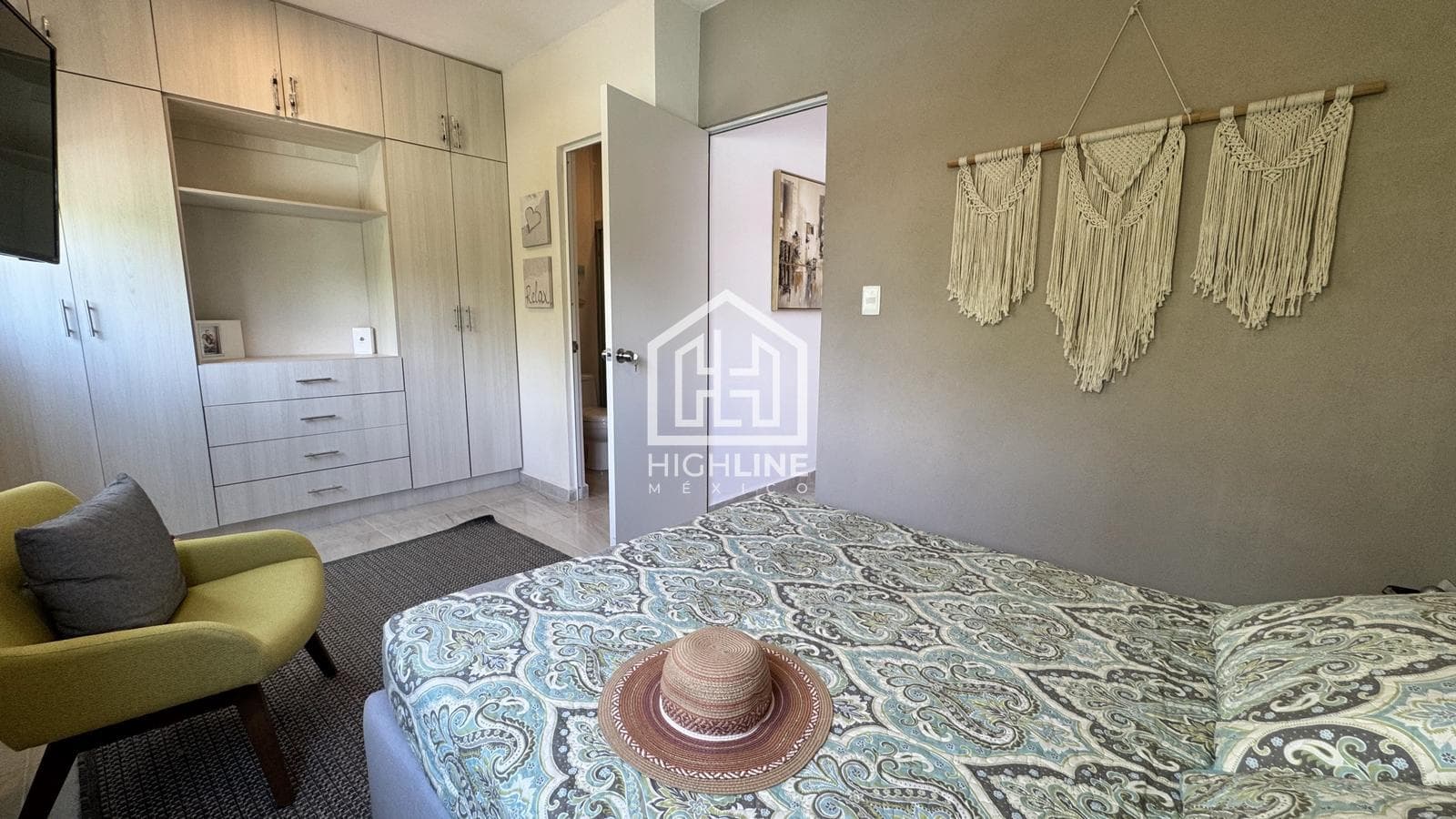 3-Bedroom House for Sale: Rooftop Unit in the Playa del Carmen Residential Area with Pool