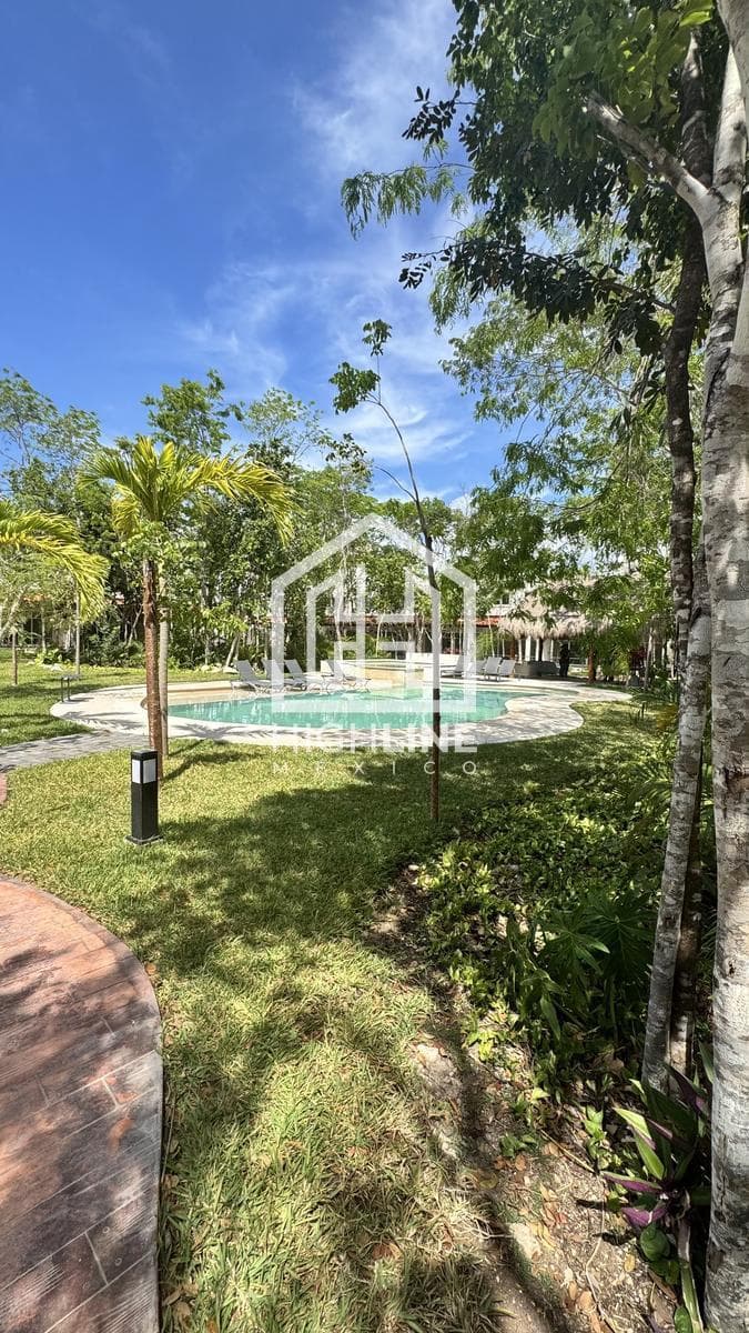 3-Bedroom House for Sale: Rooftop Unit in the Playa del Carmen Residential Area with Pool