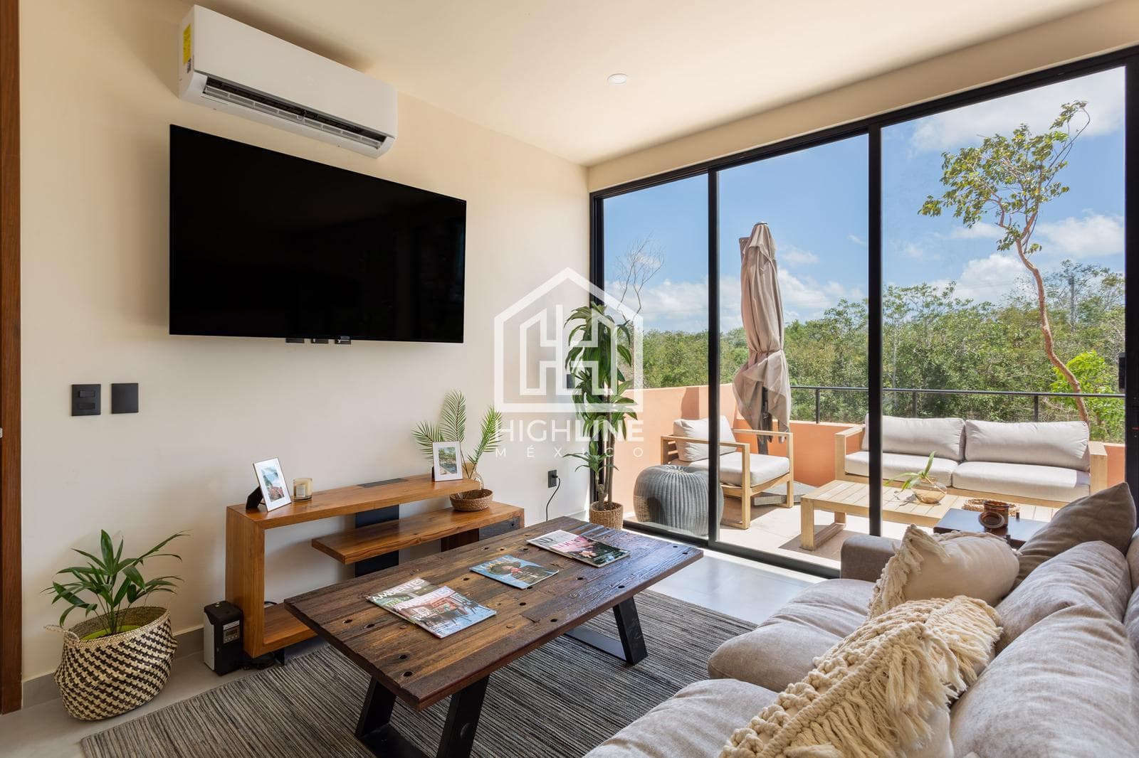2-bedroom apartment for sale in Tulum, featuring very spacious rooms, a pool, and a gym