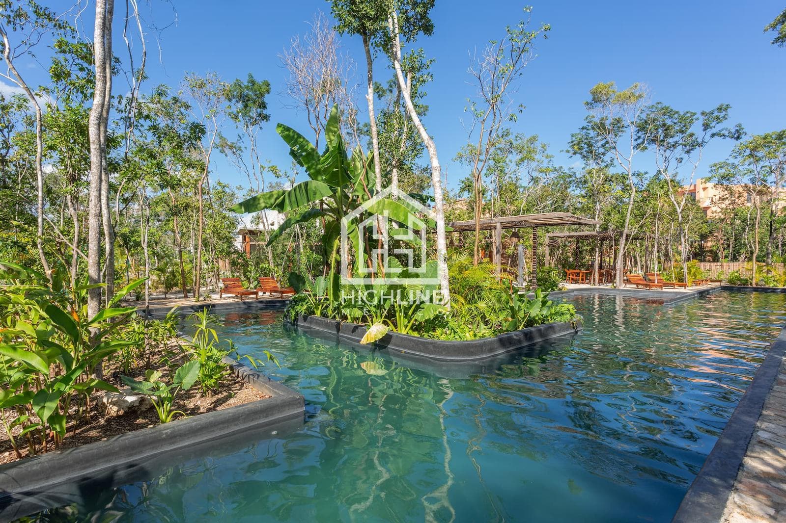 2-bedroom apartment for sale in Tulum, featuring very spacious rooms, a pool, and a gym
