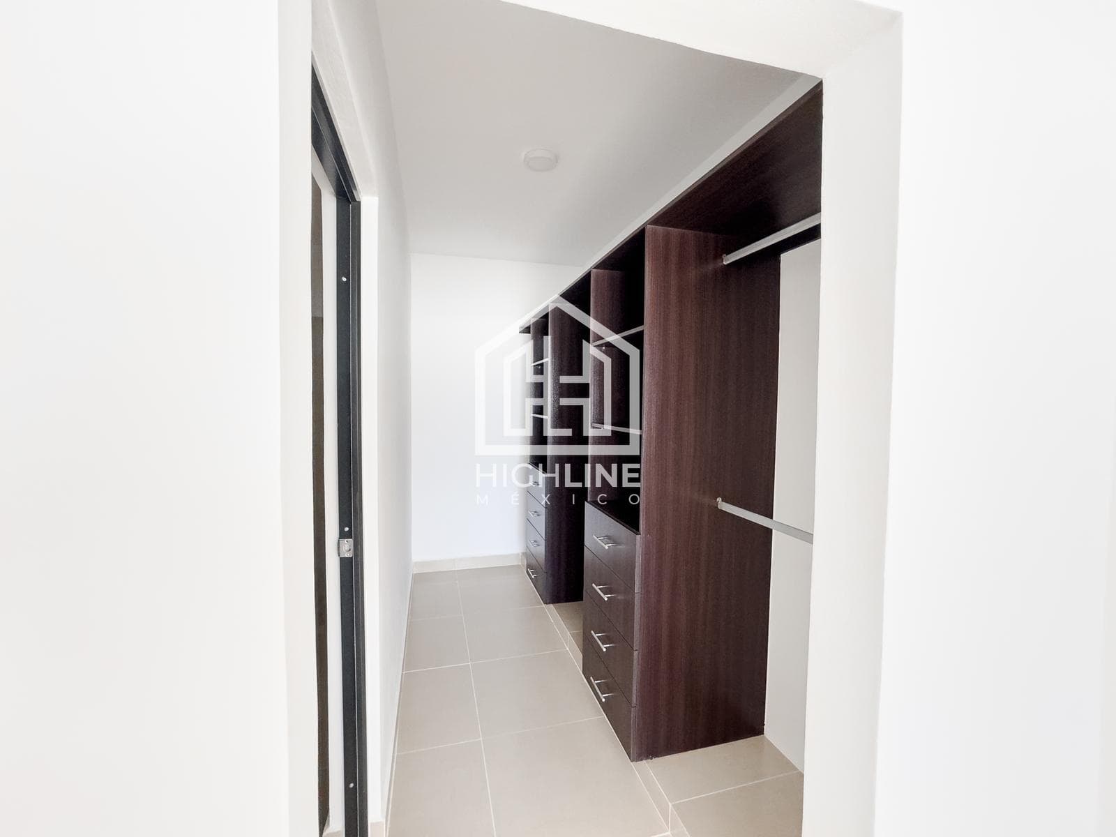 2-BEDROOM APARTMENT / FOR SALE / 5 MINUTES FROM THE BEACH / PRIVATE ROOF / ROI.