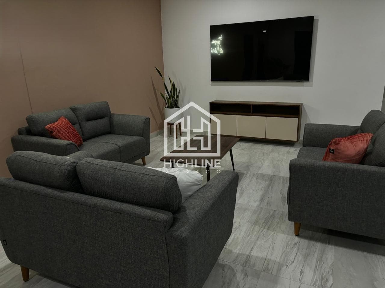 HOUSE FOR SALE IN PLAYA DEL CARMEN: 2 BEDROOMS WITH GYM, CLUBHOUSE, AND POOL