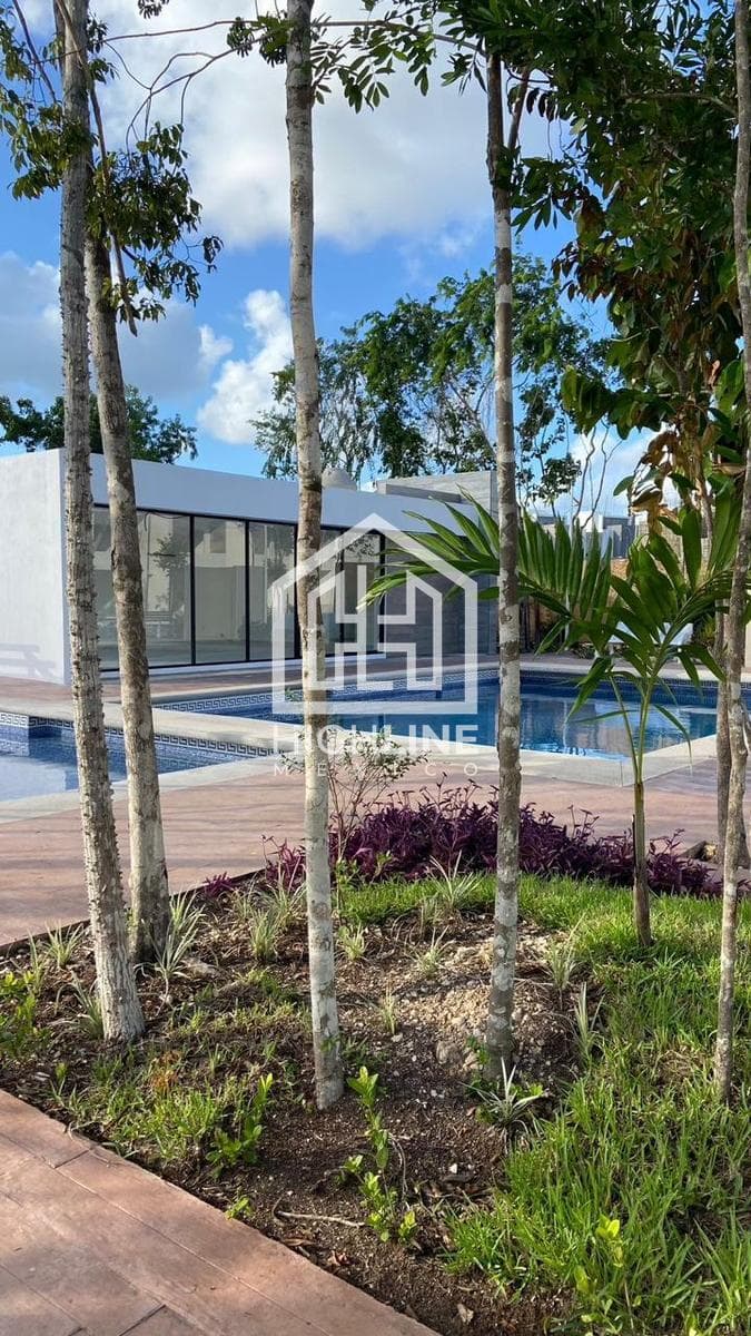 HOUSE FOR SALE IN PLAYA DEL CARMEN: 2 BEDROOMS WITH GYM, CLUBHOUSE, AND POOL