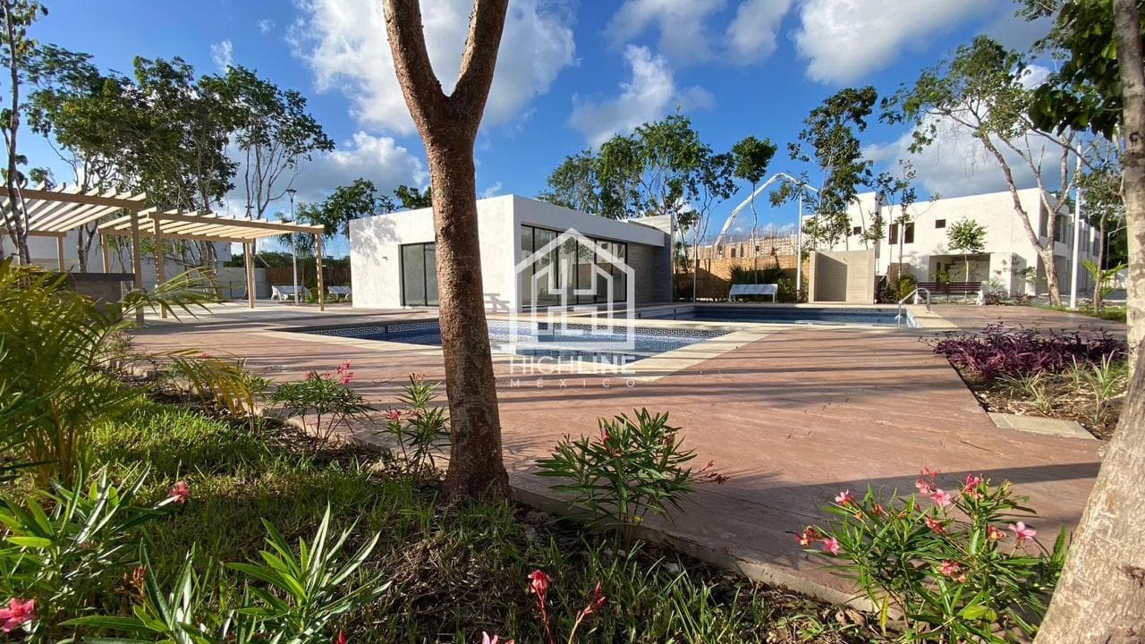 HOUSE FOR SALE IN PLAYA DEL CARMEN: 2 BEDROOMS WITH GYM, CLUBHOUSE, AND POOL