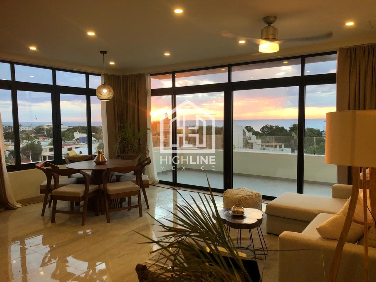 2-bedroom apartment with ocean views and a rooftop deck. Cozumel