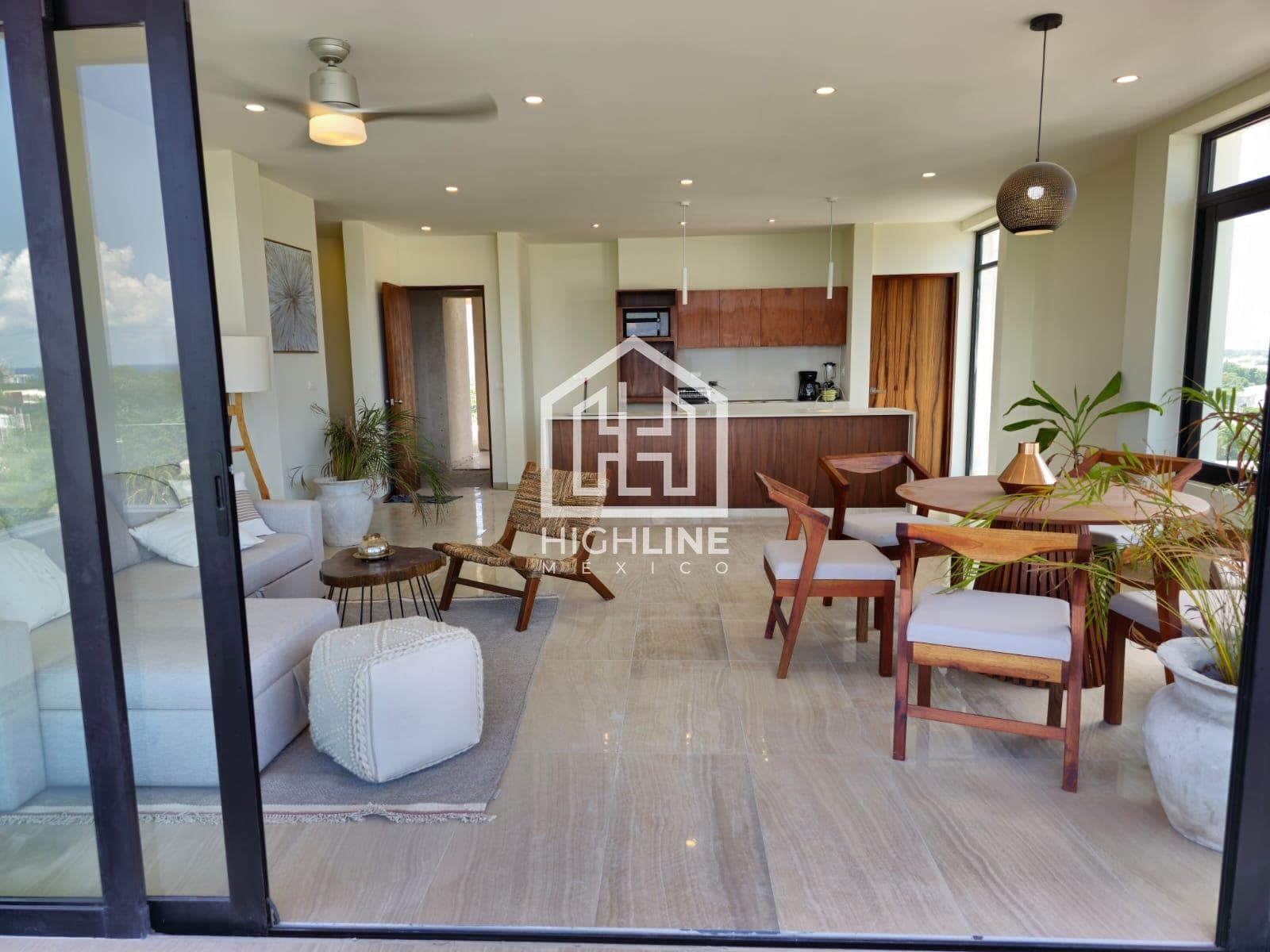 2-bedroom apartment with ocean views and a rooftop deck. Cozumel