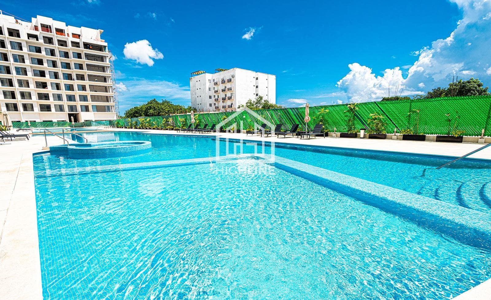 APARTMENT FOR SALE IN PLAYA DEL CARMEN: 3 BEDROOMS WITH SPA, GYM, AND POOL