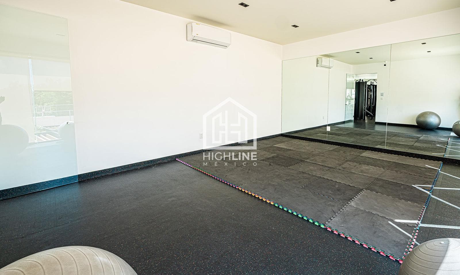 APARTMENT FOR SALE IN PLAYA DEL CARMEN: 3 BEDROOMS WITH SPA, GYM, AND POOL