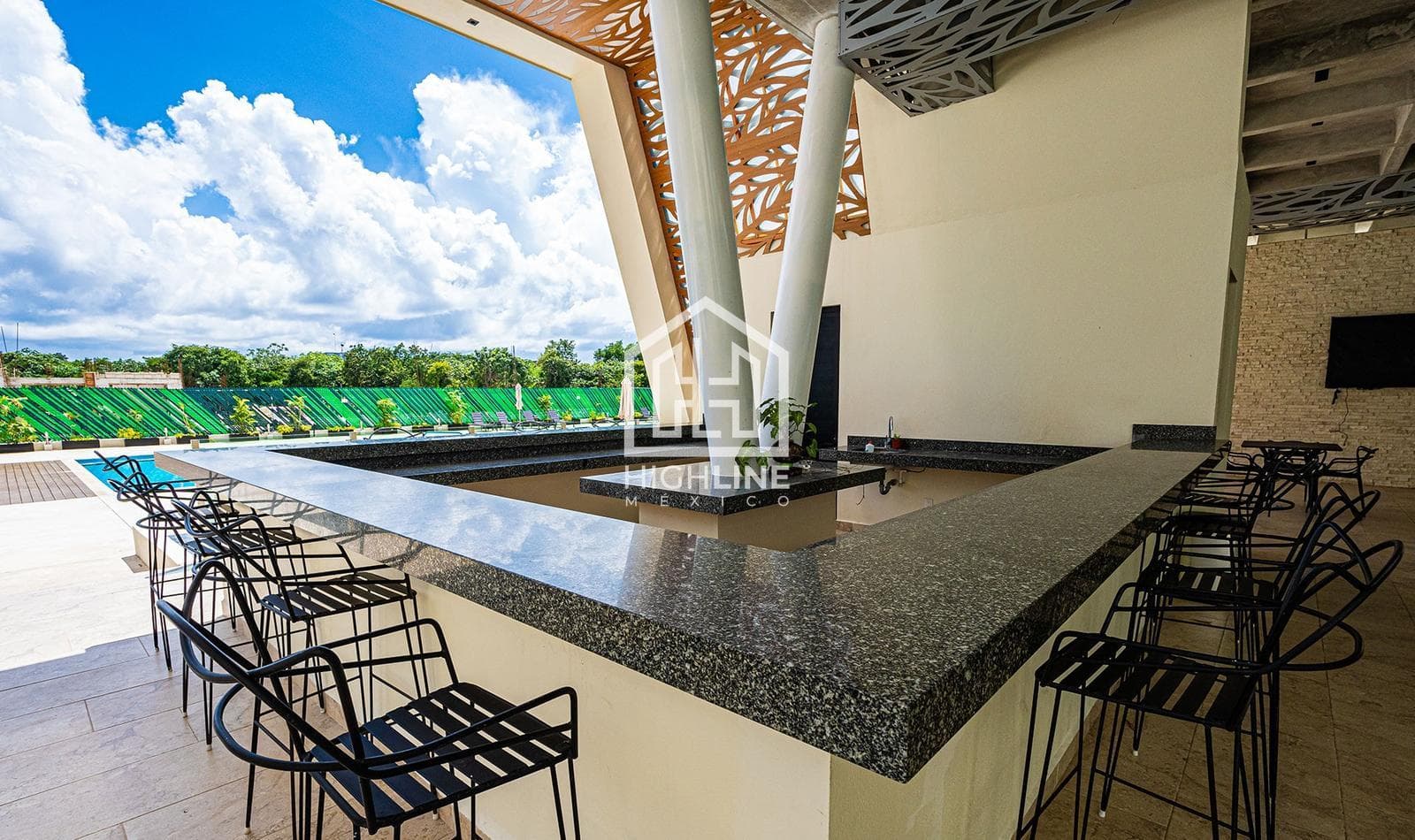 APARTMENT FOR SALE IN PLAYA DEL CARMEN: 3 BEDROOMS WITH SPA, GYM, AND POOL